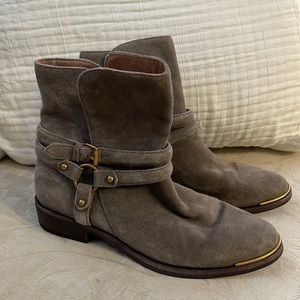 NEW gray Ugg suede boots sz 7